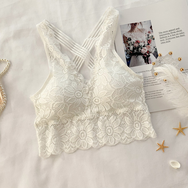 Bustiera dama din dantela cu bretele incrucisate in trei culori