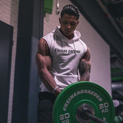 Maieu de bărbați cu glugă și inscripție în mai multe culori