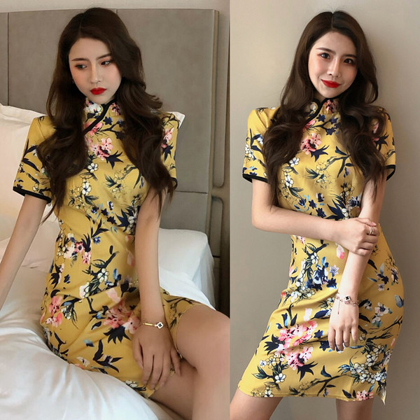 Rochie de dama cu model floral si maneci scurte