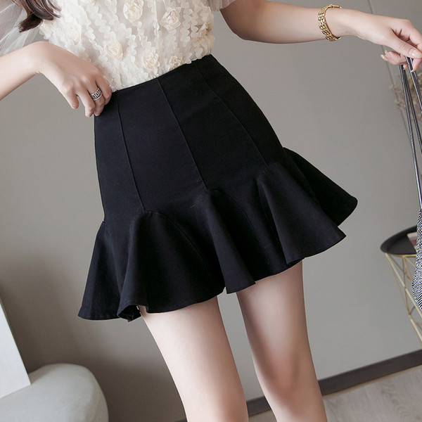 Fusta de dama moderna in model croiat alb si negru