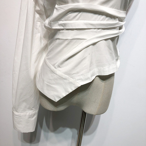 Bluză de damă modernă cu umăr gol și mâneci lungi în alb