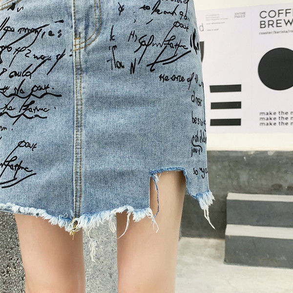 Fusta de dama actuala din denim cu inscriptii