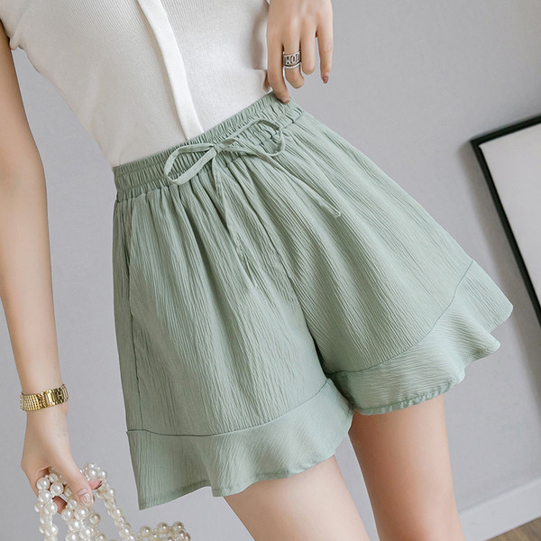 Pantaloni scurti de dama in trei culori cu cravate