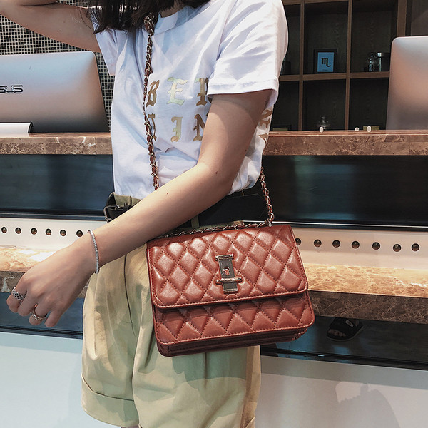 Geanta de dama eleganta cu inchidere metalica in trei culori