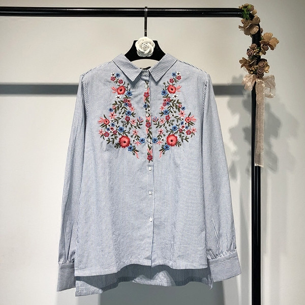 Cămașă de damă în dungi cu broderie