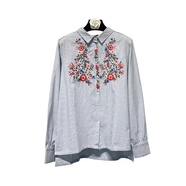 Cămașă de damă în dungi cu broderie