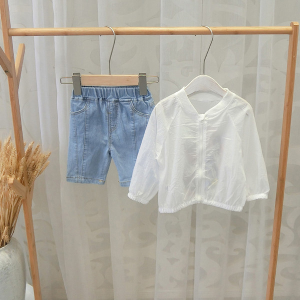 Geaca casual pentru copii pentru baieti cu aplicatie alba