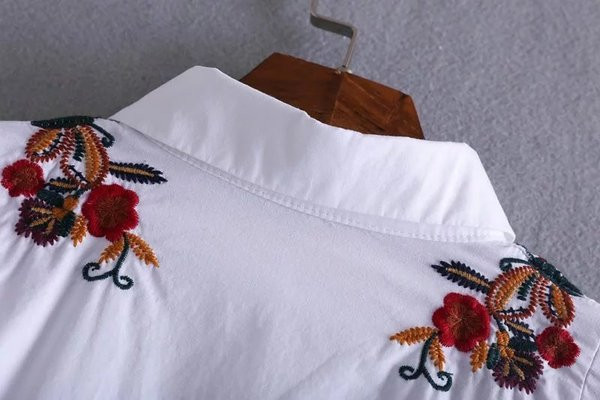 Cămașă modernă de damă în alb cu broderie