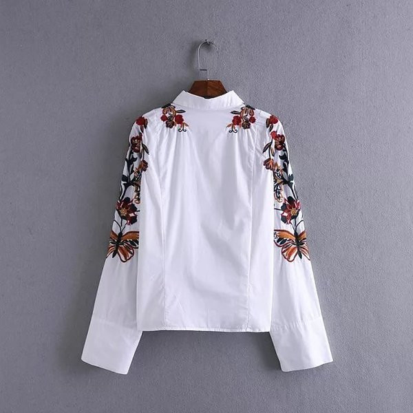 Cămașă modernă de damă în alb cu broderie