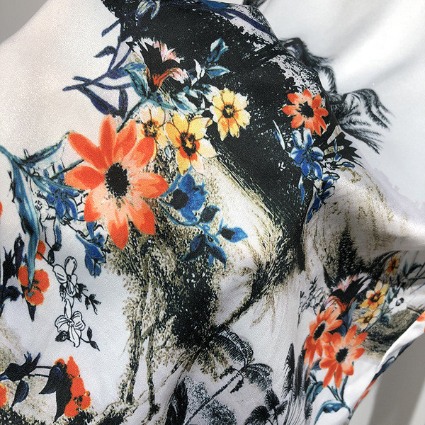 Cămașă de damă cu mânecă lungă și guler clasic alb cu model floral