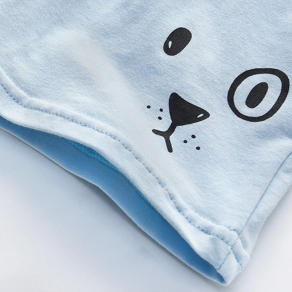 Pantaloni scurți pentru copii pentru băieți - în albastru cu aplicație