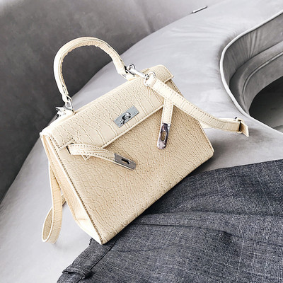 Geanta de dama eleganta cu inchidere metalica in trei culori