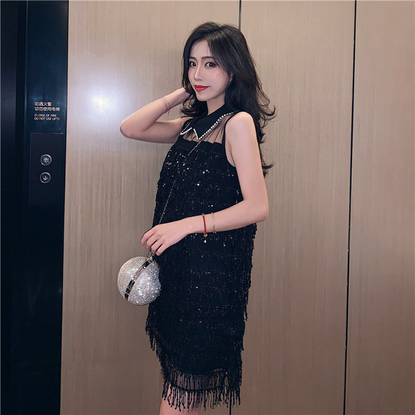 Стилна дамска рокля с елемент -пайети в бежов и черен  цвят 