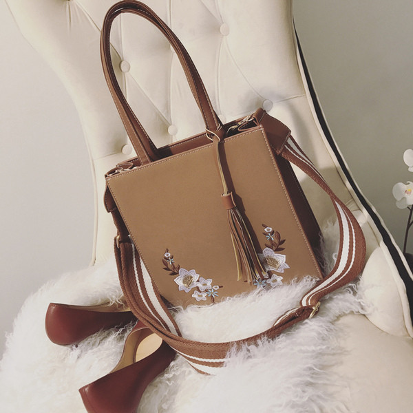 Geanta de dama cu broderie in mai multe culori