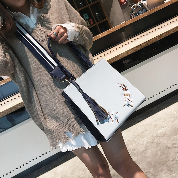 Geanta de dama cu broderie in mai multe culori