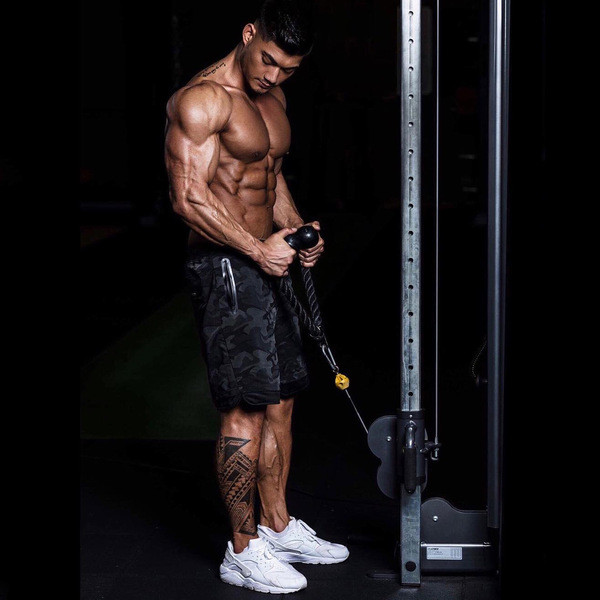 Pantaloni scurți sport pentru bărbați cu talie elastică și model de camuflaj