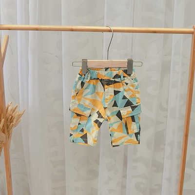 Pantaloni scurți colorați pentru băieți în două culori