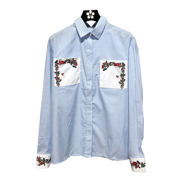 Дамска риза с дълъг ръкав и джобове в син цвят с бродерия 