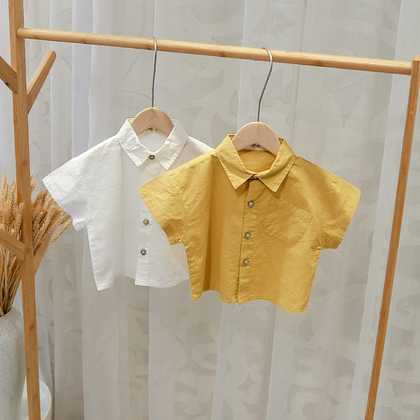 Cămașă modernă pentru copii pentru băieți cu nasturi în alb și galben