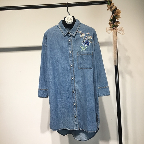 Cămașă lungă din denim cu broderie albastră