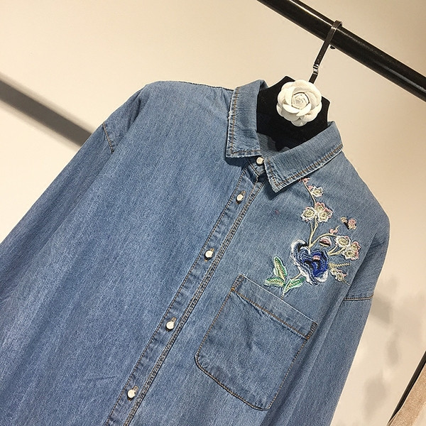 Cămașă lungă din denim cu broderie albastră