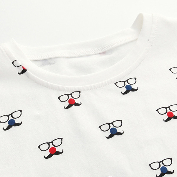 Tricou pentru copii alb cu aplicatie pentru baieti