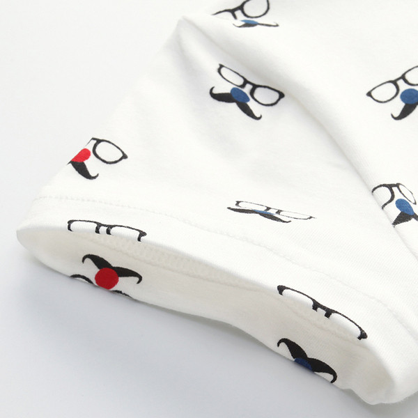 Tricou pentru copii alb cu aplicatie pentru baieti