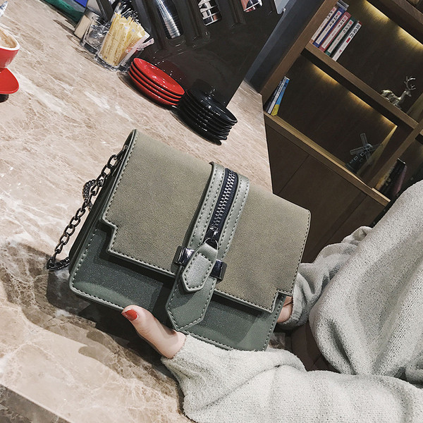 Geanta de dama cu element de fermoar in mai multe culori