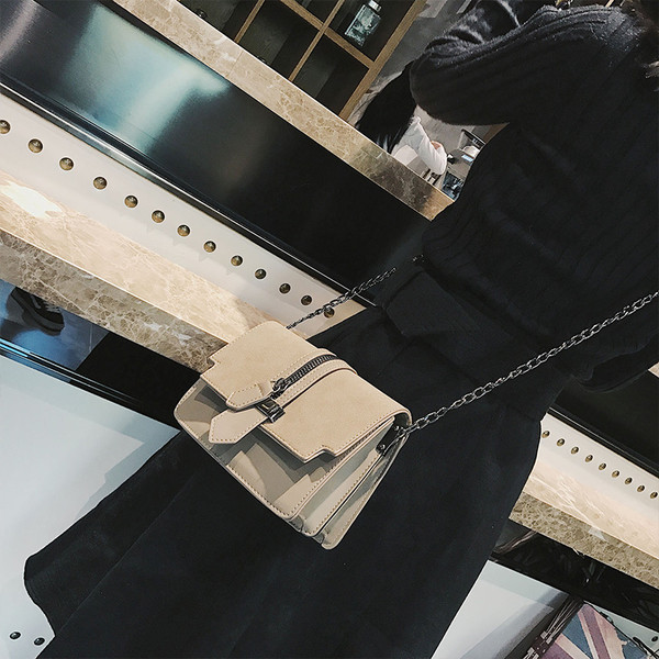 Geanta de dama cu element de fermoar in mai multe culori