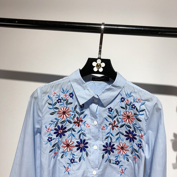 Cămașă cu mânecă lungă în dungi de culoare albastră, cu broderie