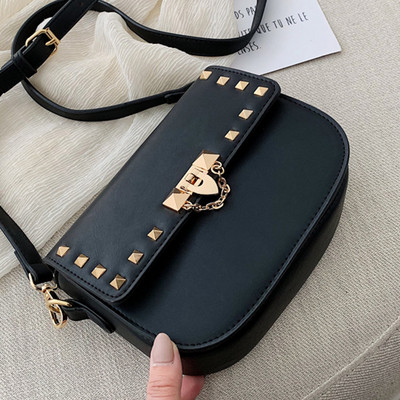 Geanta de dama moderna cu elemente metalice - in patru culori