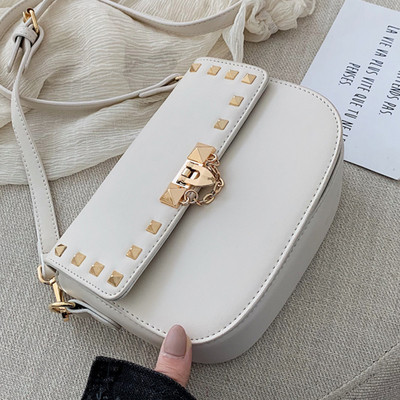 Geanta de dama moderna cu elemente metalice - in patru culori