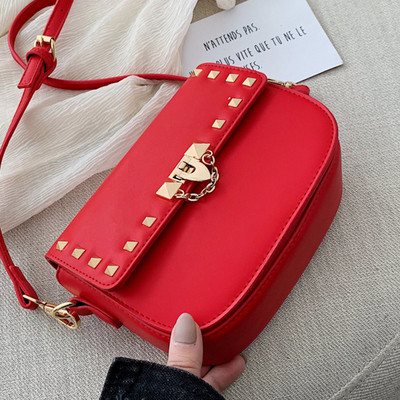 Geanta de dama moderna cu elemente metalice - in patru culori