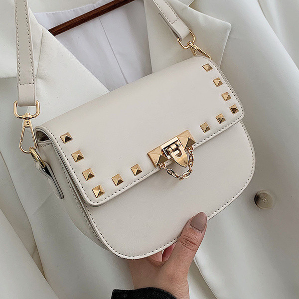 Geanta de dama moderna cu elemente metalice - in patru culori