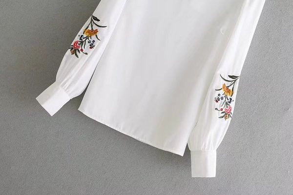 Bluza de dama eleganta din sifon cu broderie in doua culori