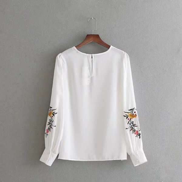 Bluza de dama eleganta din sifon cu broderie in doua culori