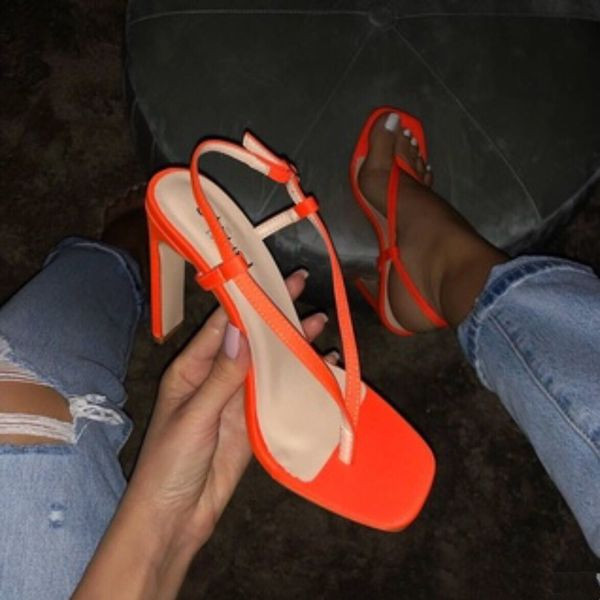 Model nou de sandale de dama cu toc in negru si portocaliu