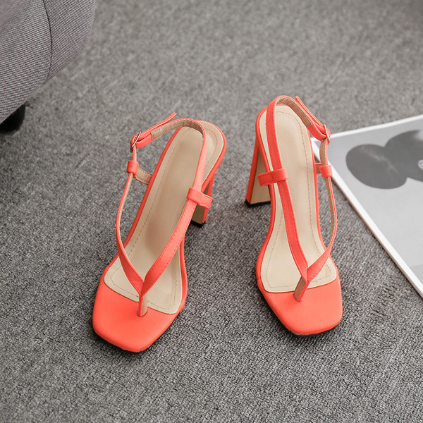 Model nou de sandale de dama cu toc in negru si portocaliu