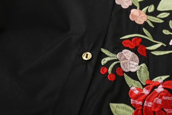 Cămașă lungă de damă în negru cu broderie