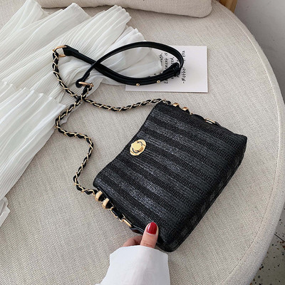 Geanta de dama eleganta cu inchidere metalica in trei culori