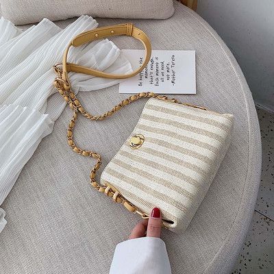 Geanta de dama eleganta cu inchidere metalica in trei culori