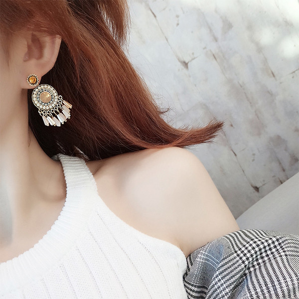 Cercei de dama actuali cu margele si pietre