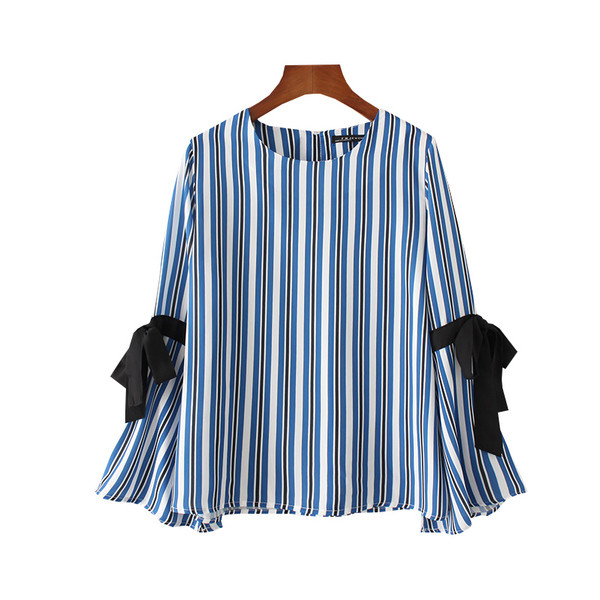 Bluză de damă în dungi, cu legături la mâneci