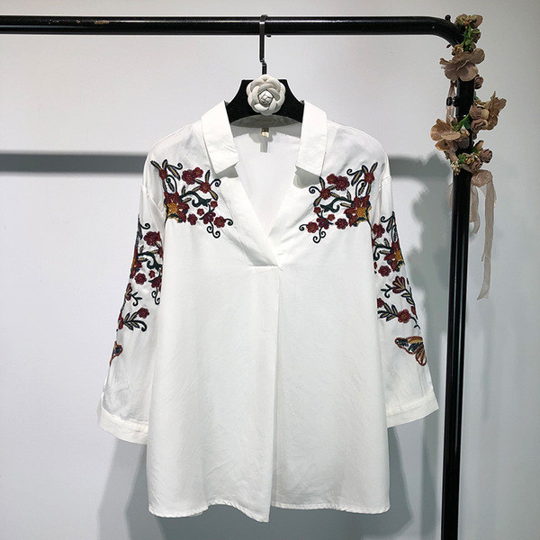 Cămașă albă de damă cu mâneci 7/8 și broderie