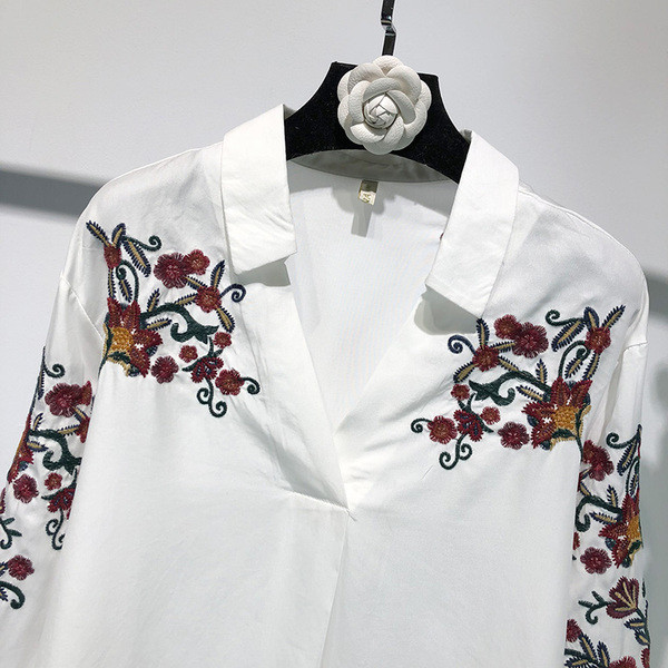 Cămașă albă de damă cu mâneci 7/8 și broderie