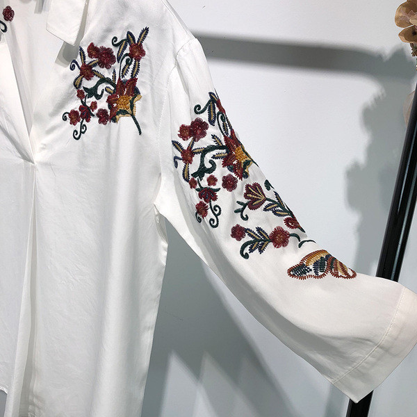 Cămașă albă de damă cu mâneci 7/8 și broderie