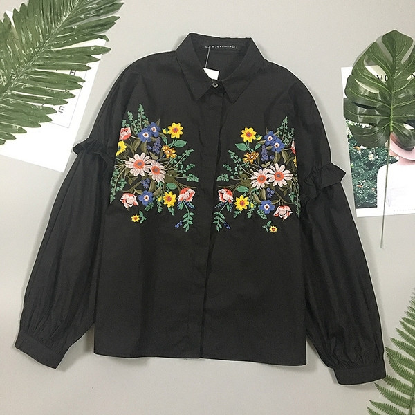 Cămașă de damă cu mâneci lungi și broderie în alb și negru