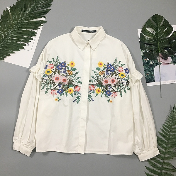 Cămașă de damă cu mâneci lungi și broderie în alb și negru