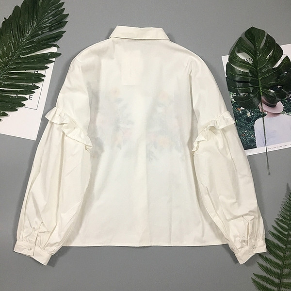 Cămașă de damă cu mâneci lungi și broderie în alb și negru