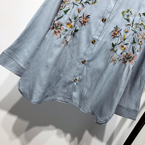 Cămașă de damă în albastru cu broderie